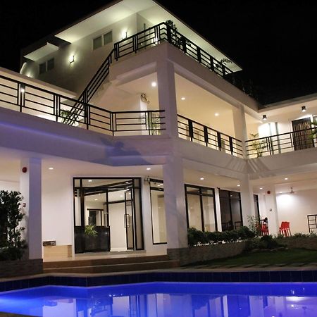 Be-Ing Suites Davao City Buitenkant foto