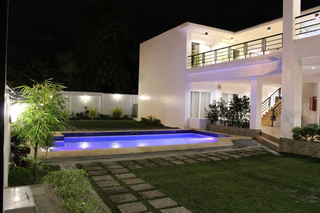 Be-Ing Suites Davao City Buitenkant foto