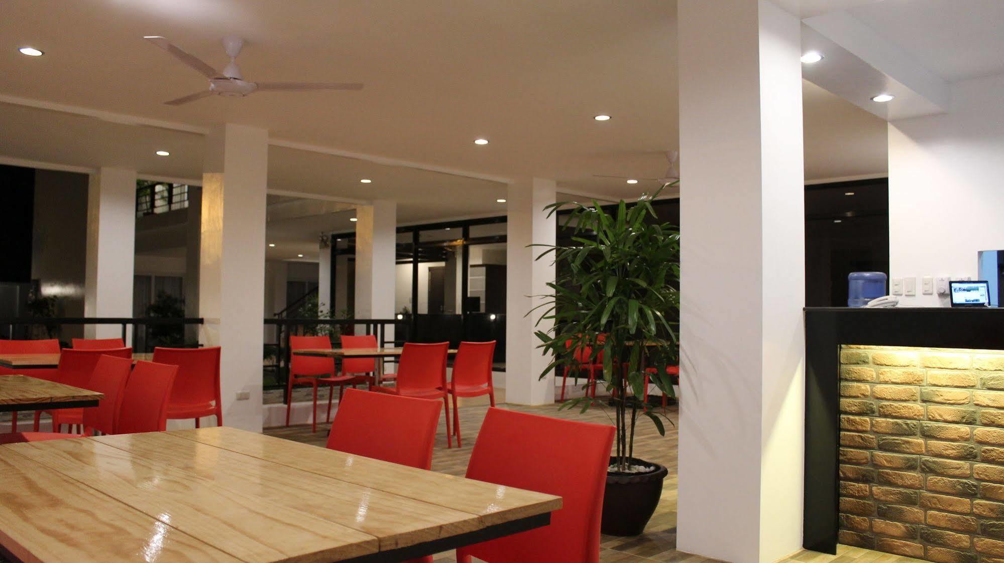 Be-Ing Suites Davao City Buitenkant foto