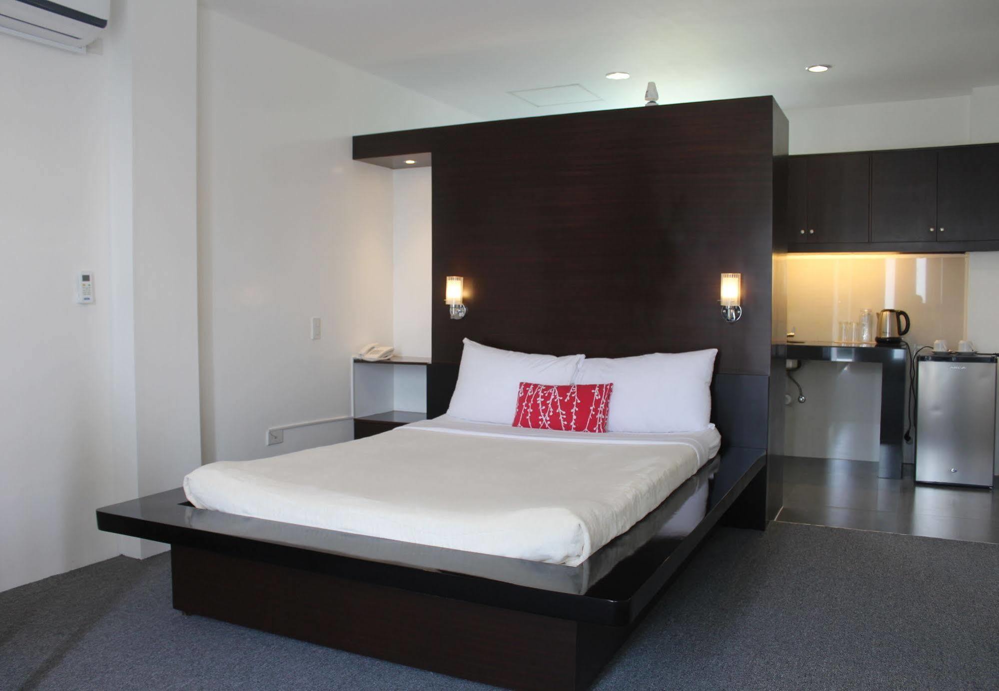 Be-Ing Suites Davao City Buitenkant foto