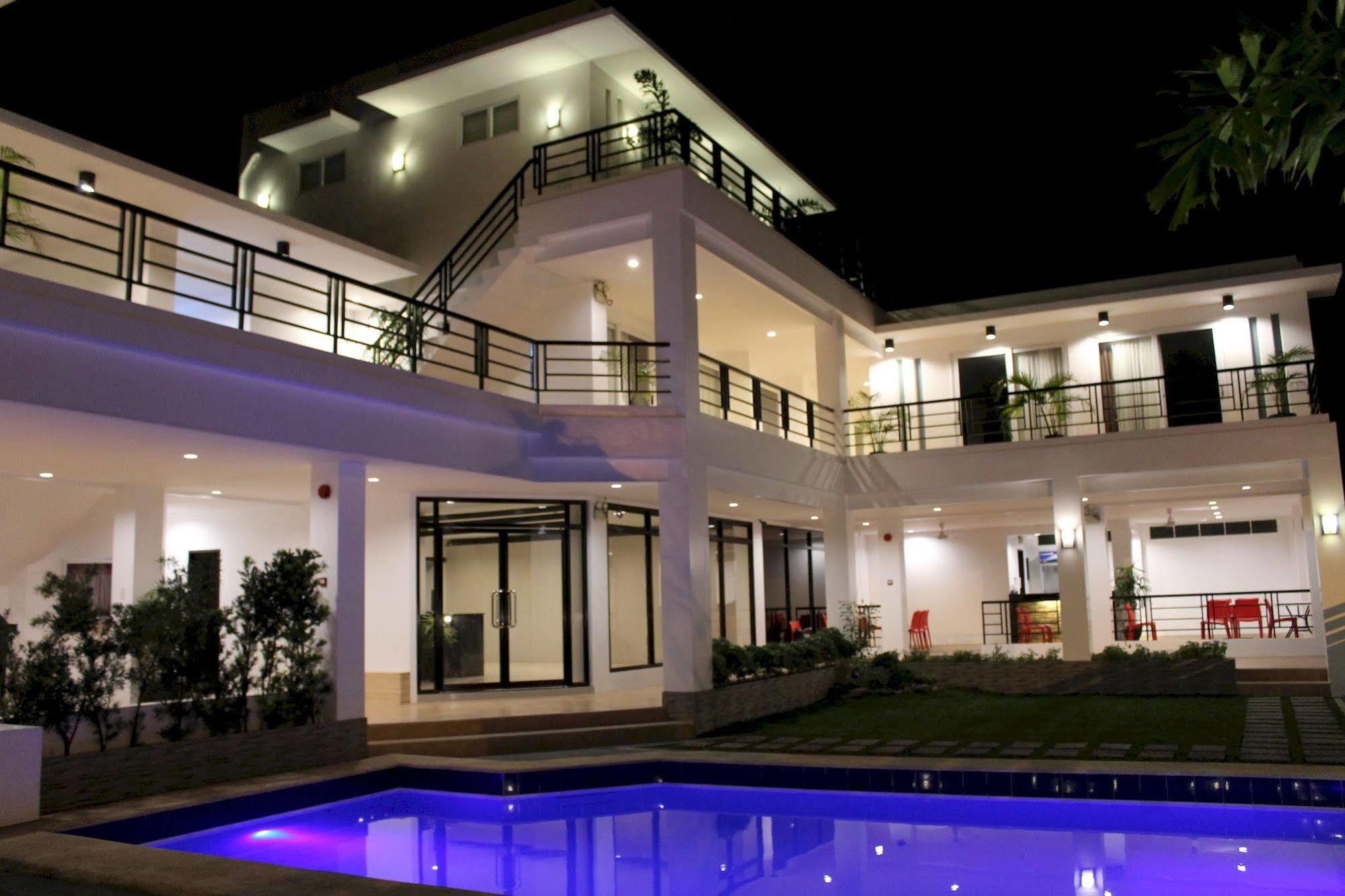 Be-Ing Suites Davao City Buitenkant foto